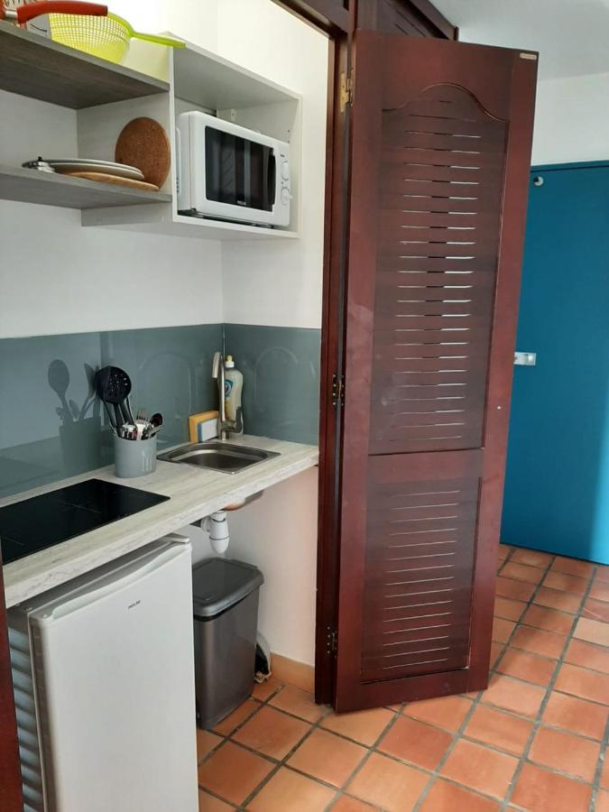 Charmant Studio A La Residence De La Baie De Tartane ลา ทรินิเต ภายนอก รูปภาพ
