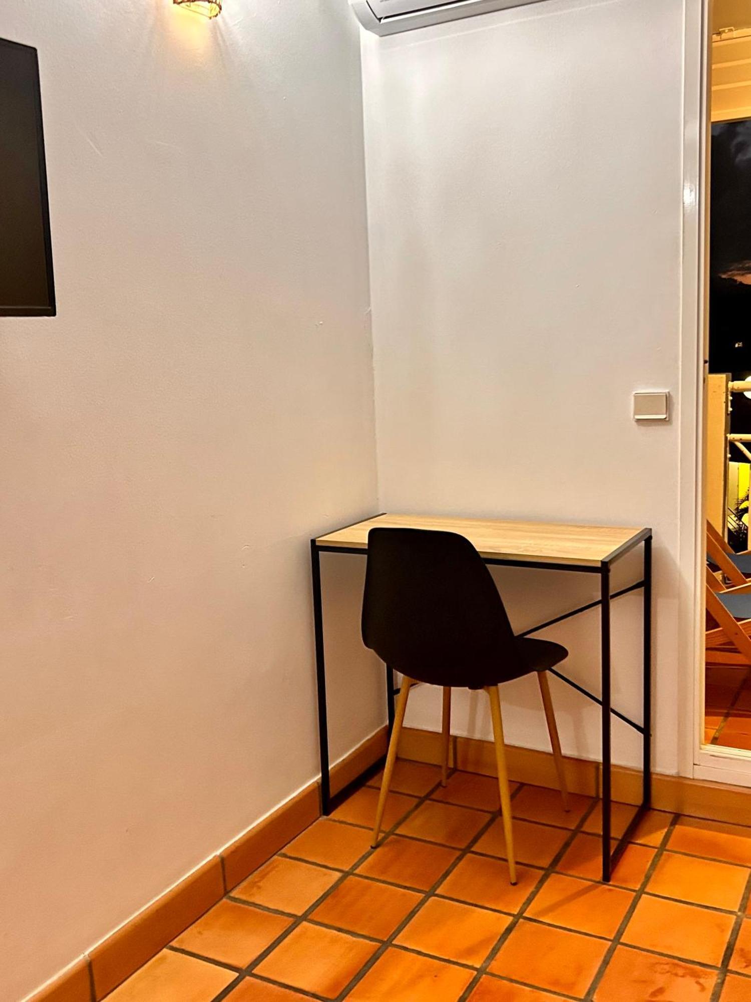 Charmant Studio A La Residence De La Baie De Tartane ลา ทรินิเต ภายนอก รูปภาพ
